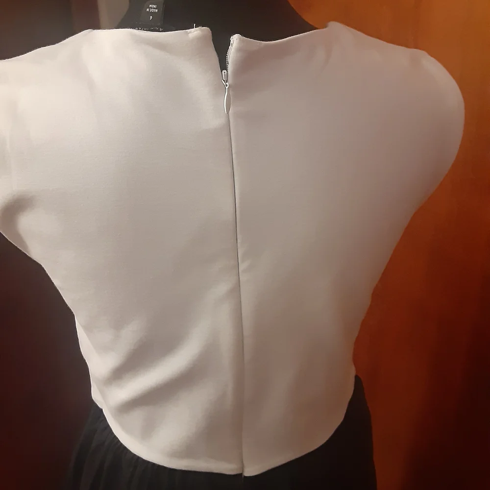 Black and White Sleeveless Maxi dress - Picture 5 of 8